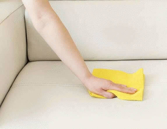 comment nettoyer et entretenir un canapé en cuir