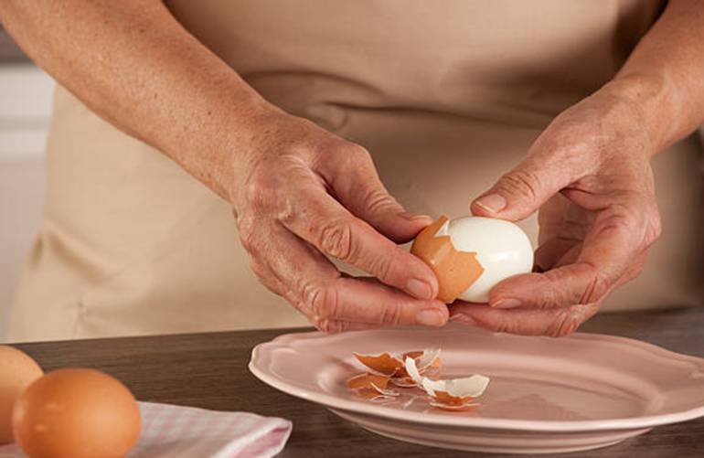 Comment écaler un œuf dur facilement - CNPO
