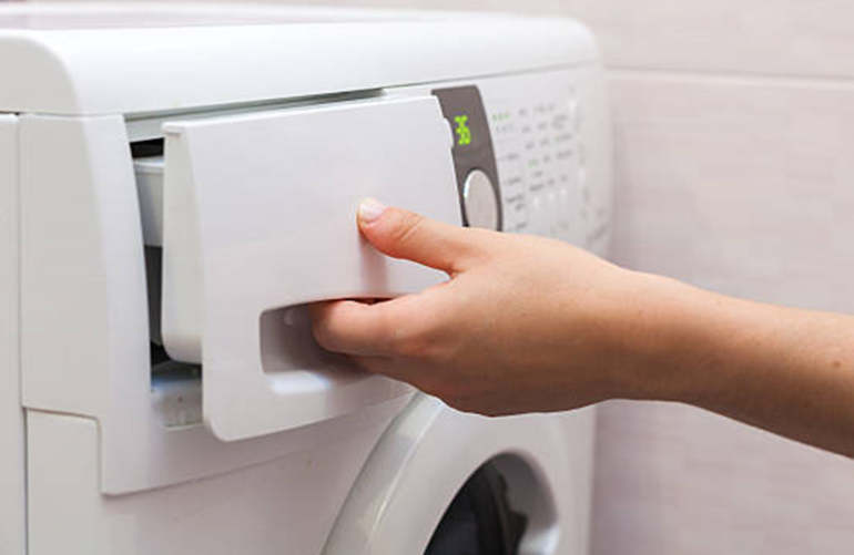 10 produits naturels pour nettoyer le distributeur de lessive ou d’adoucissant