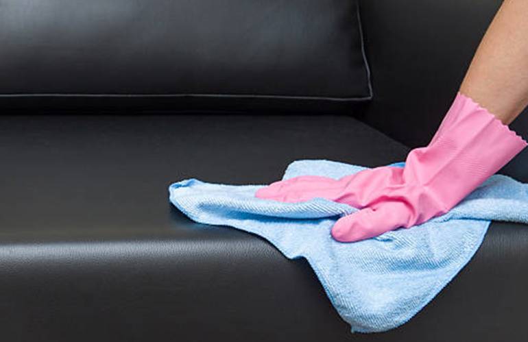 10 astuces pour enlever la mauvaise odeur sur le canapé cuir