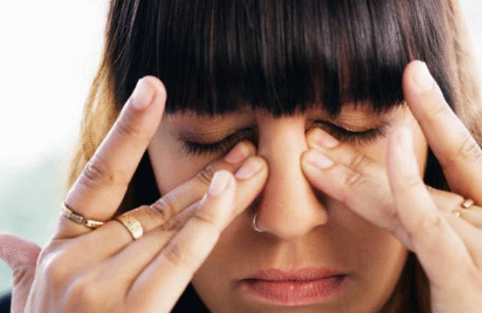 comment enlever une poussière dans l'oeil sans l'irriter