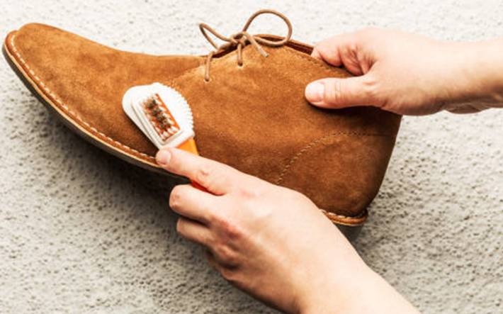 comment nettoyer les chaussures pleines de boue