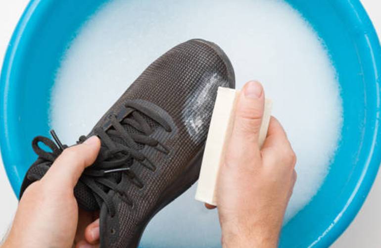 comment enlever la boue des chaussures