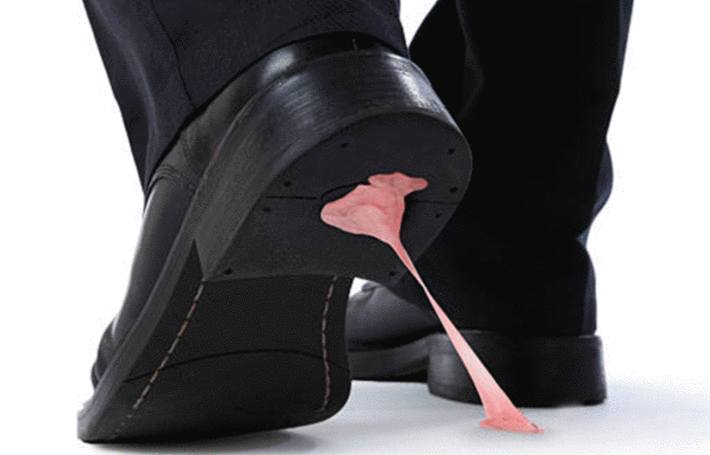 Comment enlever du chewing-gum qui colle aux chaussures - Tout pratique