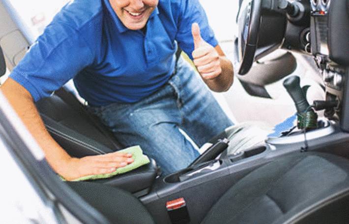 Comment nettoyer l'intérieur et l'extérieur de sa voiture ? - Blog Avatacar