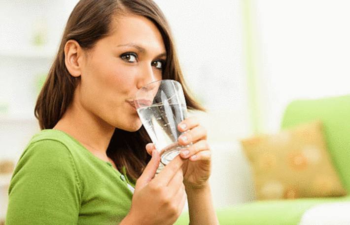 pourquoi eviter de boire de l'eau gazeuse