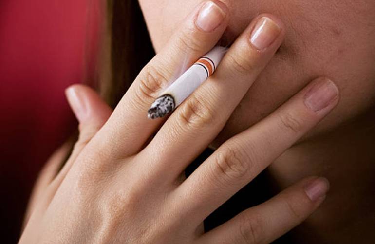 15 astuces pour nettoyer les taches jaunes de nicotine sur les doigts
