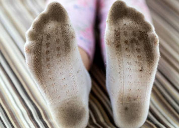 comment nettoyer les taches des chaussures qui déteignent