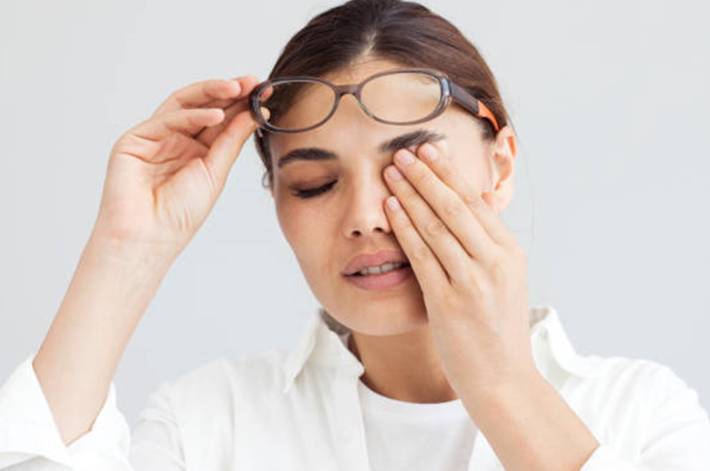10 conseils et 10 astuces pour lutter contre les yeux secs