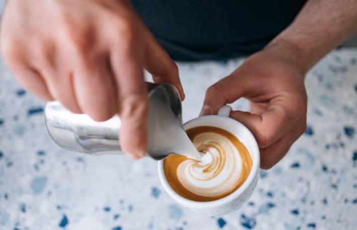 10 astuces pour nettoyer une tache de café au lait