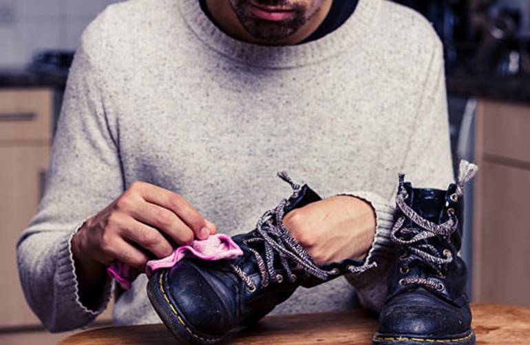 7 astuces pour sécher rapidement des chaussures mouillées