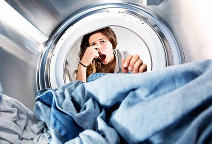 8 astuces pour enlever la mauvaise odeur du lave-linge