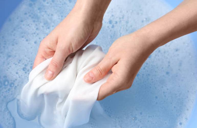 comment enlever une tache d'humidité sur un tissu
