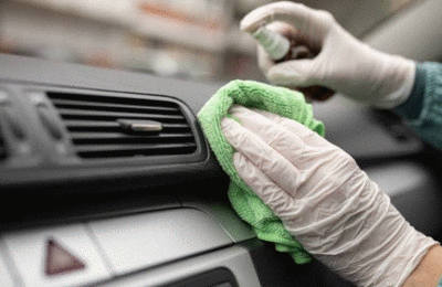 Comment nettoyer le plastique à l'intérieur d'une voiture ? Distinctive Auto